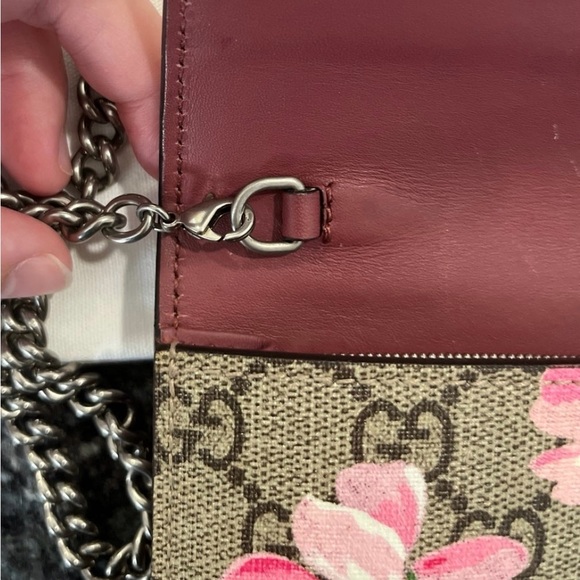Gucci Blooms Floral Wallet on Chain - Picture 3 of 13